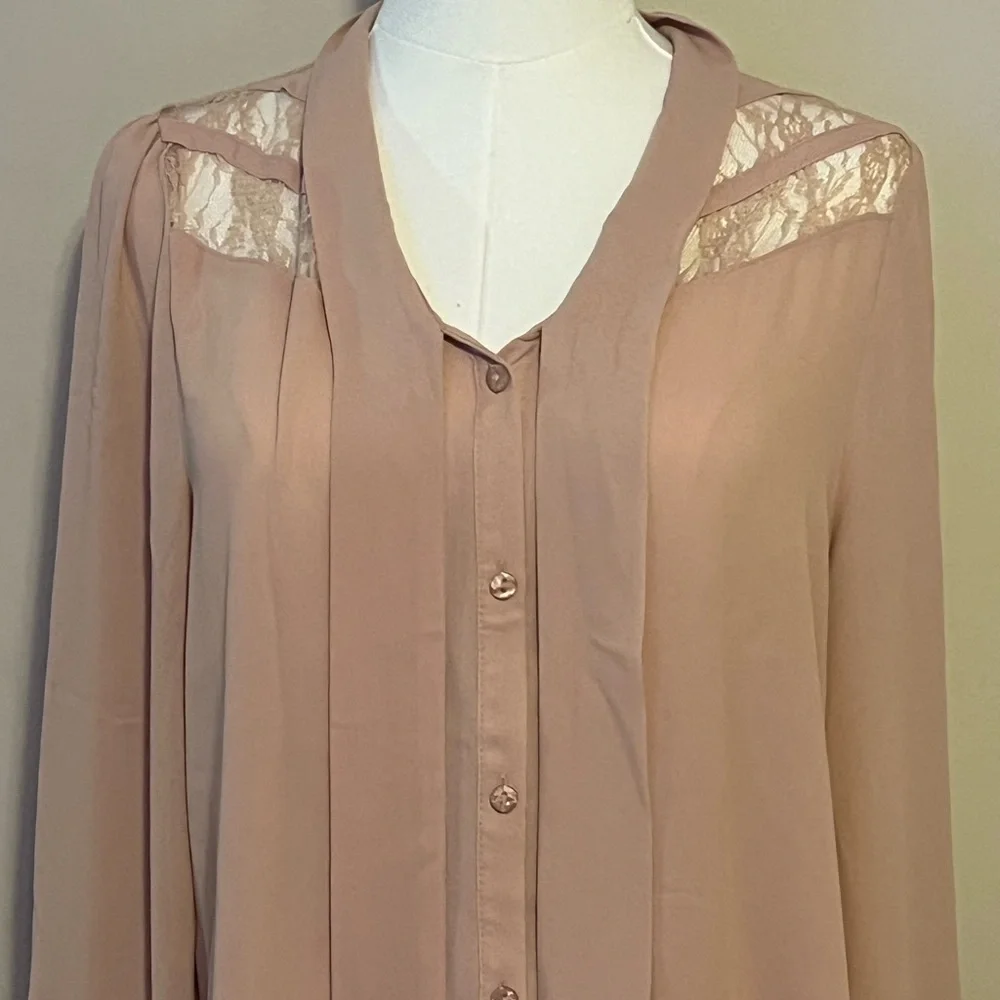 Like New Forever 21 Soft Pink Lace Detail Blouse
